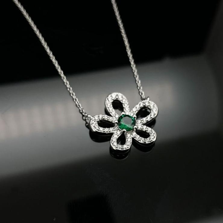 Sterling Silver Elegant Inlay Flower Lab-Grown Gemstone Pendant Necklace Cultivate Emerald | Lab Created Gemstones High-end Jewelry Cultivate Emerald